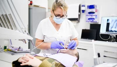 Ivoclar Benelux sponsort de stichting Dental Care for Homeless People Foundation - 400