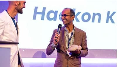Haakon Kuit ontvangt eerste Payt Forward Award voor inspirerend leiderschap en belangeloze kennisdeling in de mondzorg