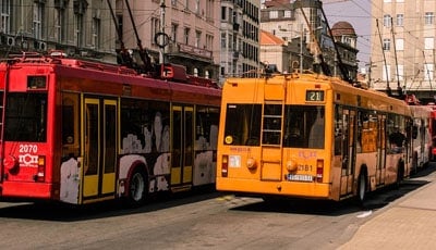 Van tandartsstoel naar stuur Hamburgse tandarts verruilt op vrijdag de praktijk voor het openbaar vervoer