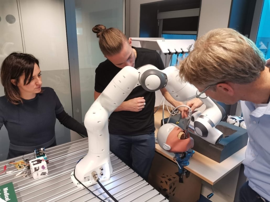 Dental Robot - Foto Joerd van der Meer